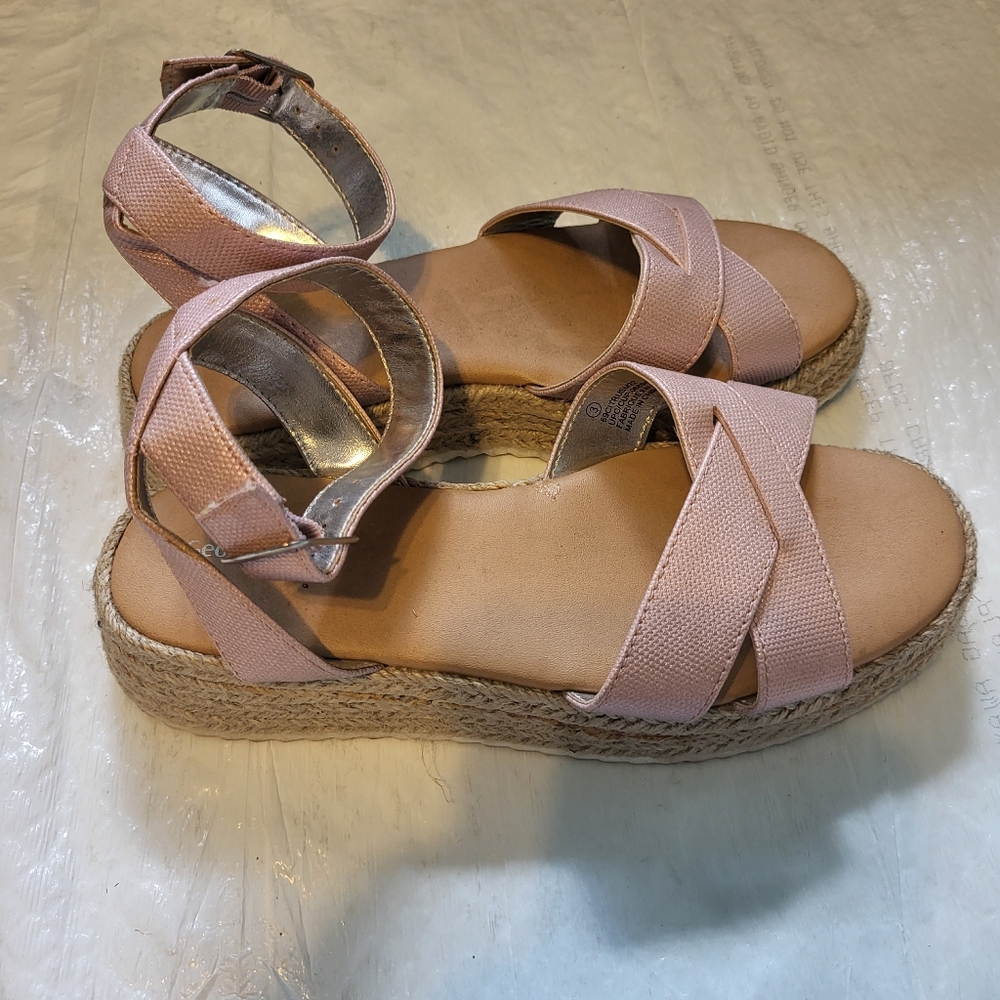 4 For $10 - Women's/girls Pink Platform Sandals
